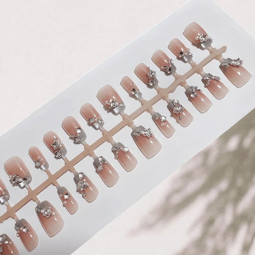블루 로즈 프렌치 팁 진주 및 라인스톤 네일 팁