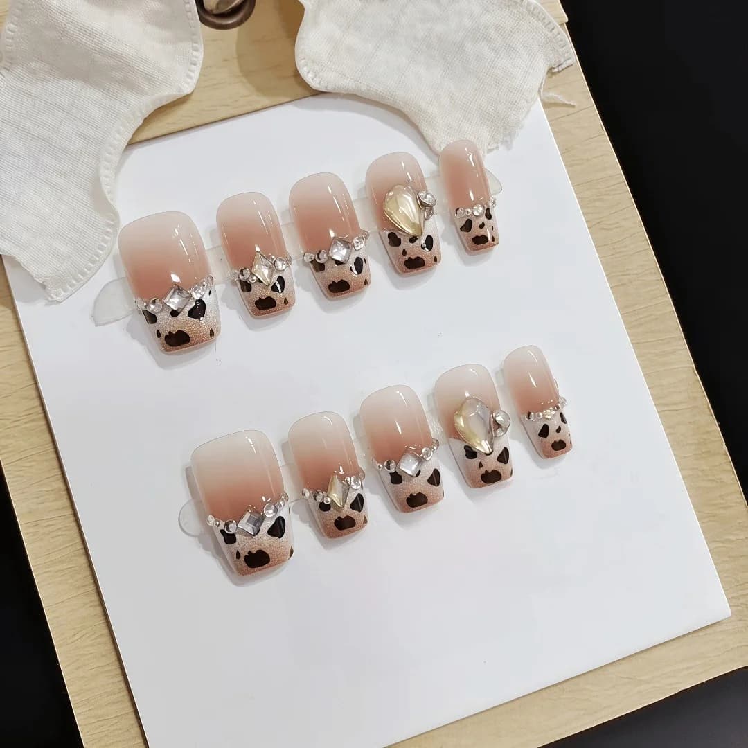 치즈 레오파드 프린트 라인석 부착 네일, 짧은 코핀 쉐이프