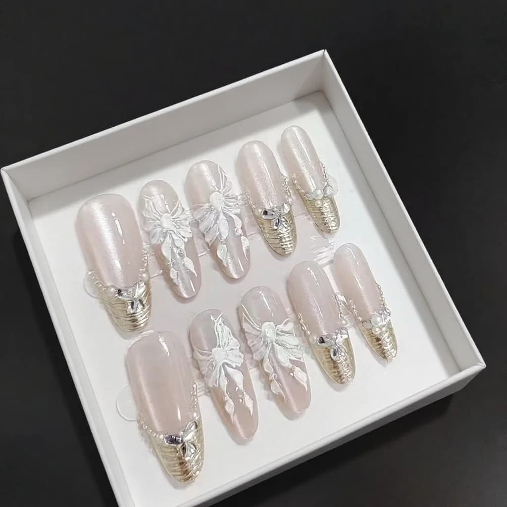 3D 나비 및 꽃 장식이 있는 롱 스틸레토 네일 팁