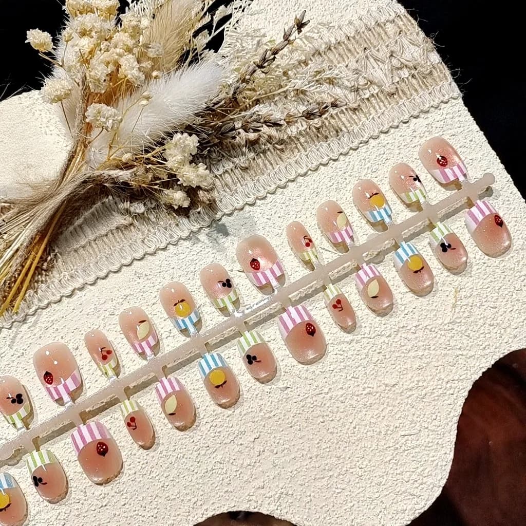 쇼트 발레리나 캣아이 캔디 스타일 라인스톤 붙이는 네일