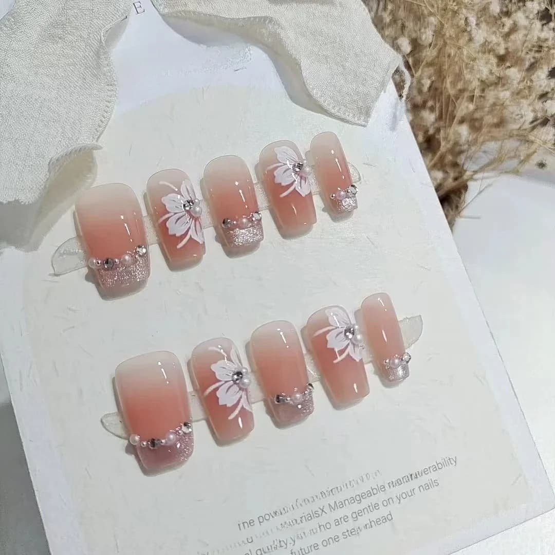 진주 및 라인석 장식 캣아이 릴리 프레스 온 네일