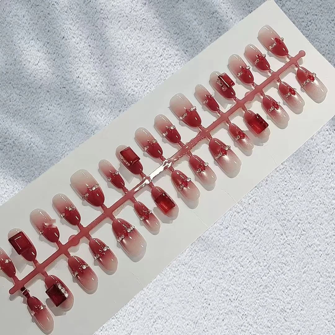레드 라인석 캣아이 붙이는 네일 미디엄 오벌 30개입