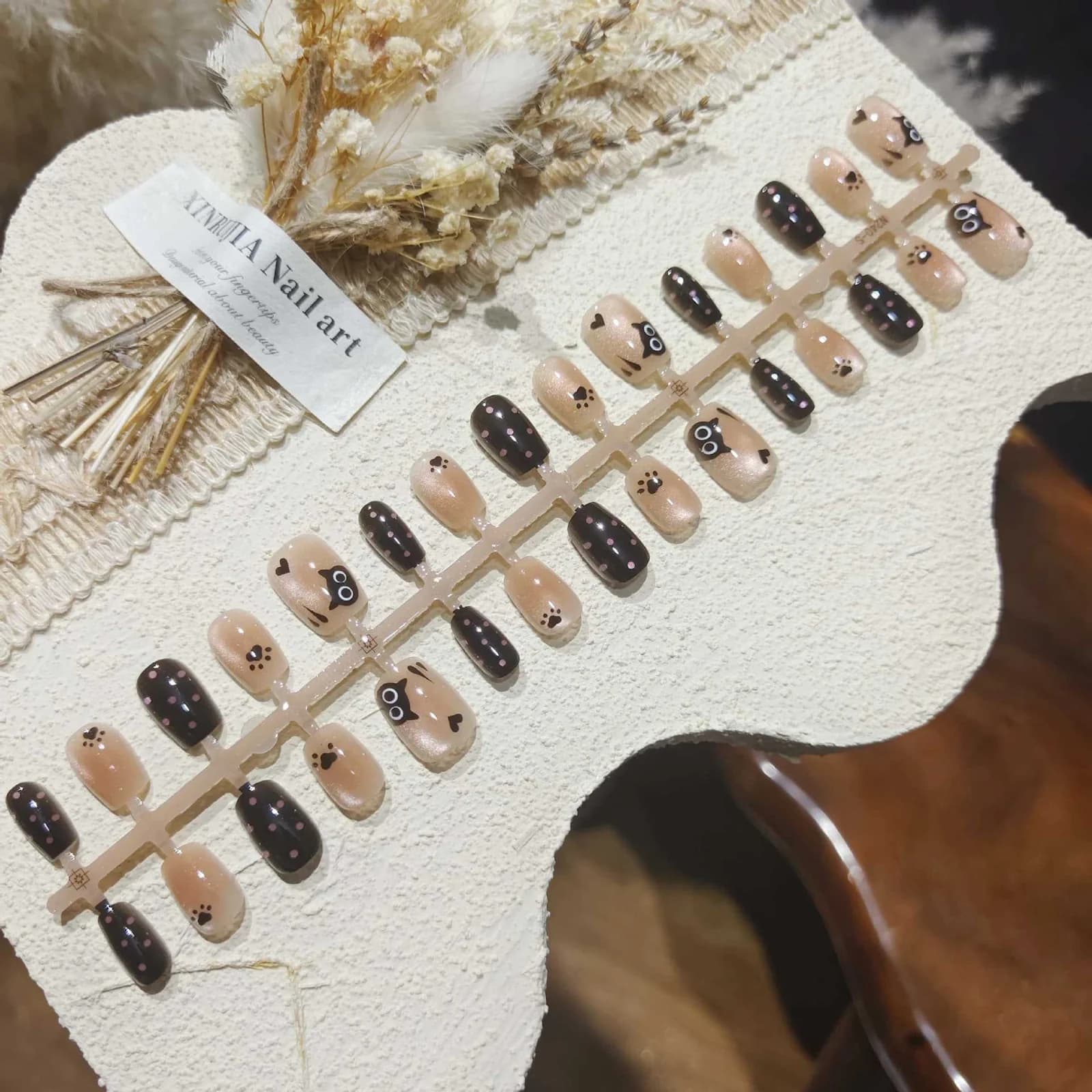 블랙 캣아이 붙이는 네일 숏 발레리나 글라스 비드 장식