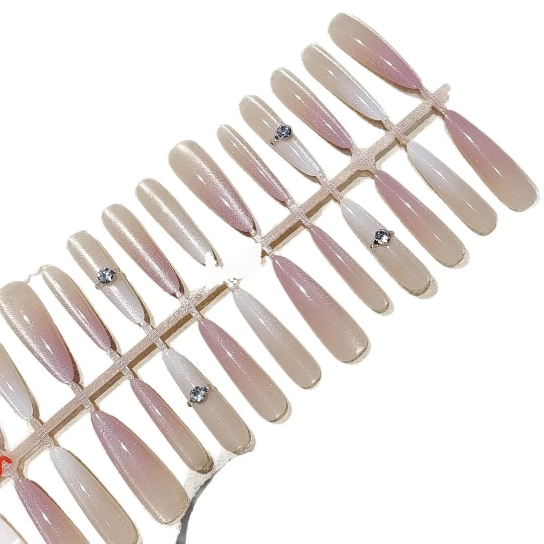 라인스톤 스틸레토 붙이는 네일, 캣아이 글리터 디자인