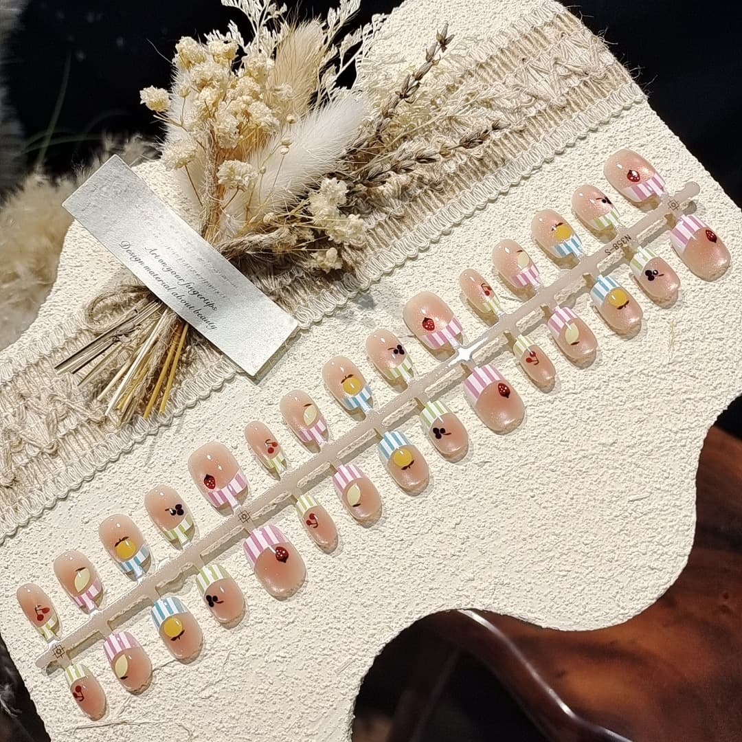 쇼트 발레리나 캣아이 캔디 스타일 라인스톤 붙이는 네일