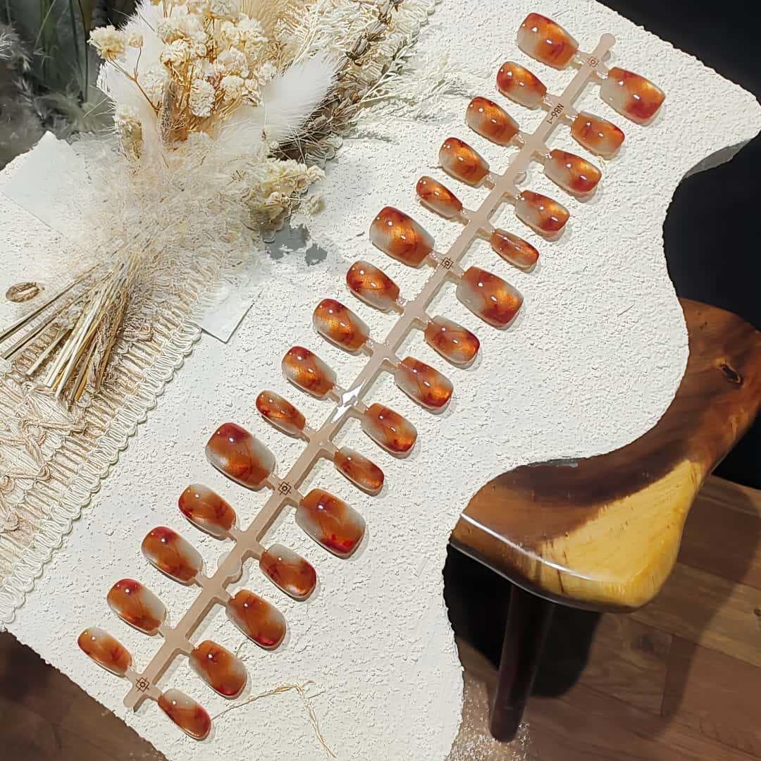 앰버 캣아이 붙이는 네일 쇼트 코핀 발레리나